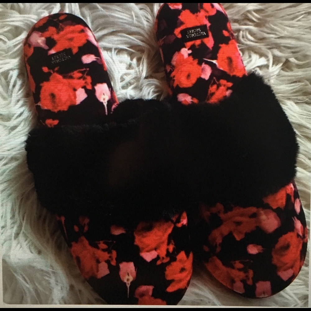 Victoria's Secre Slippers M with matching bag
